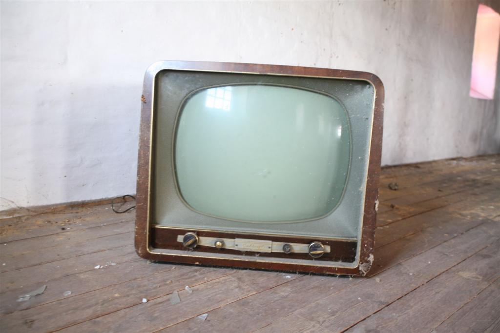 Vintage Brown Crt Tv Auf Parkett Holzboden